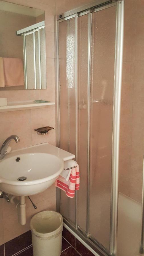 Hotel Les Berges Chippis Kültér fotó